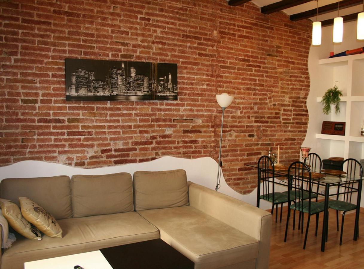 Rustic 2 Bedroom Poble Sec Appartamento *