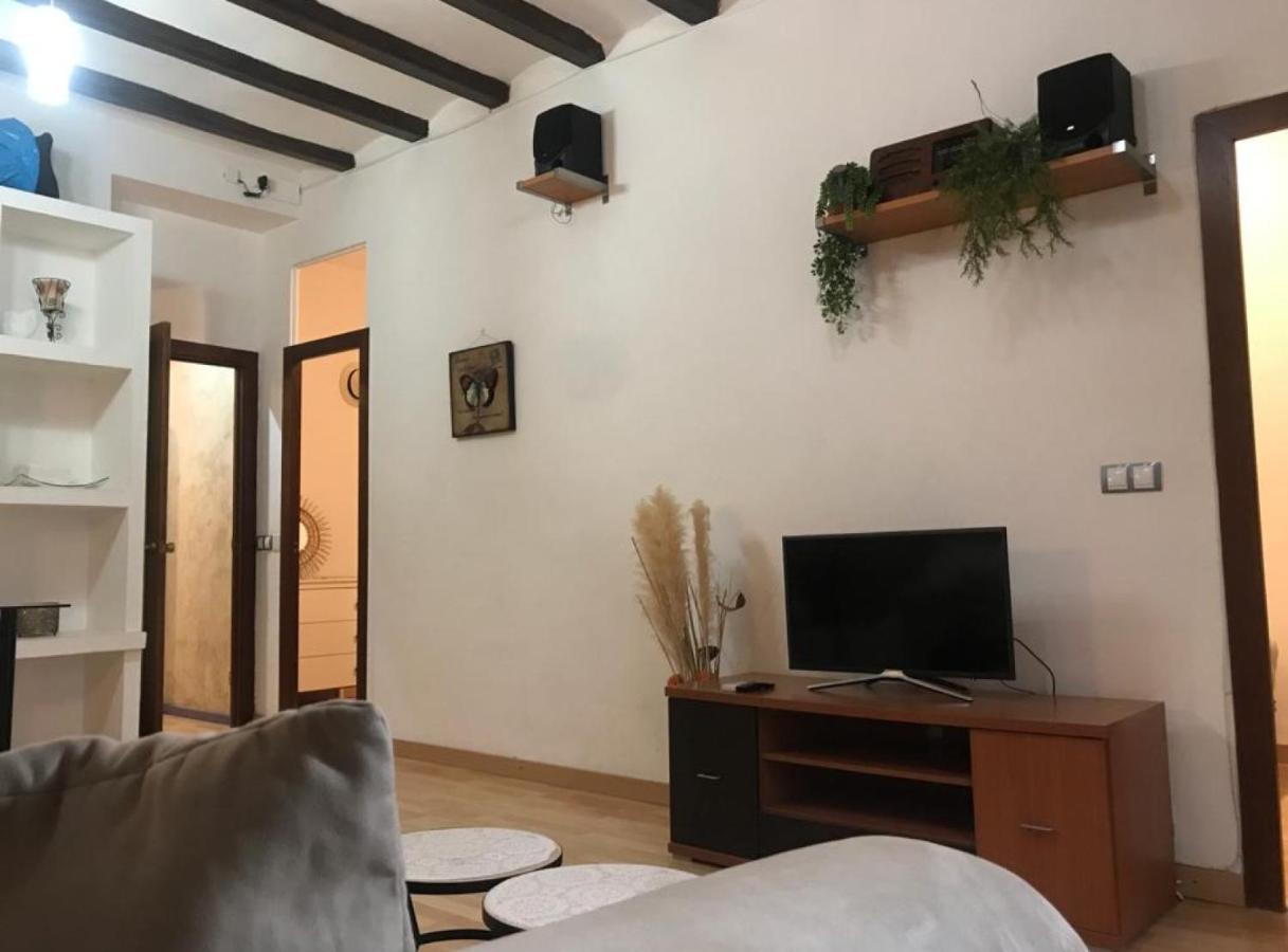Appartamento Rustic 2 Bedroom Poble Sec *